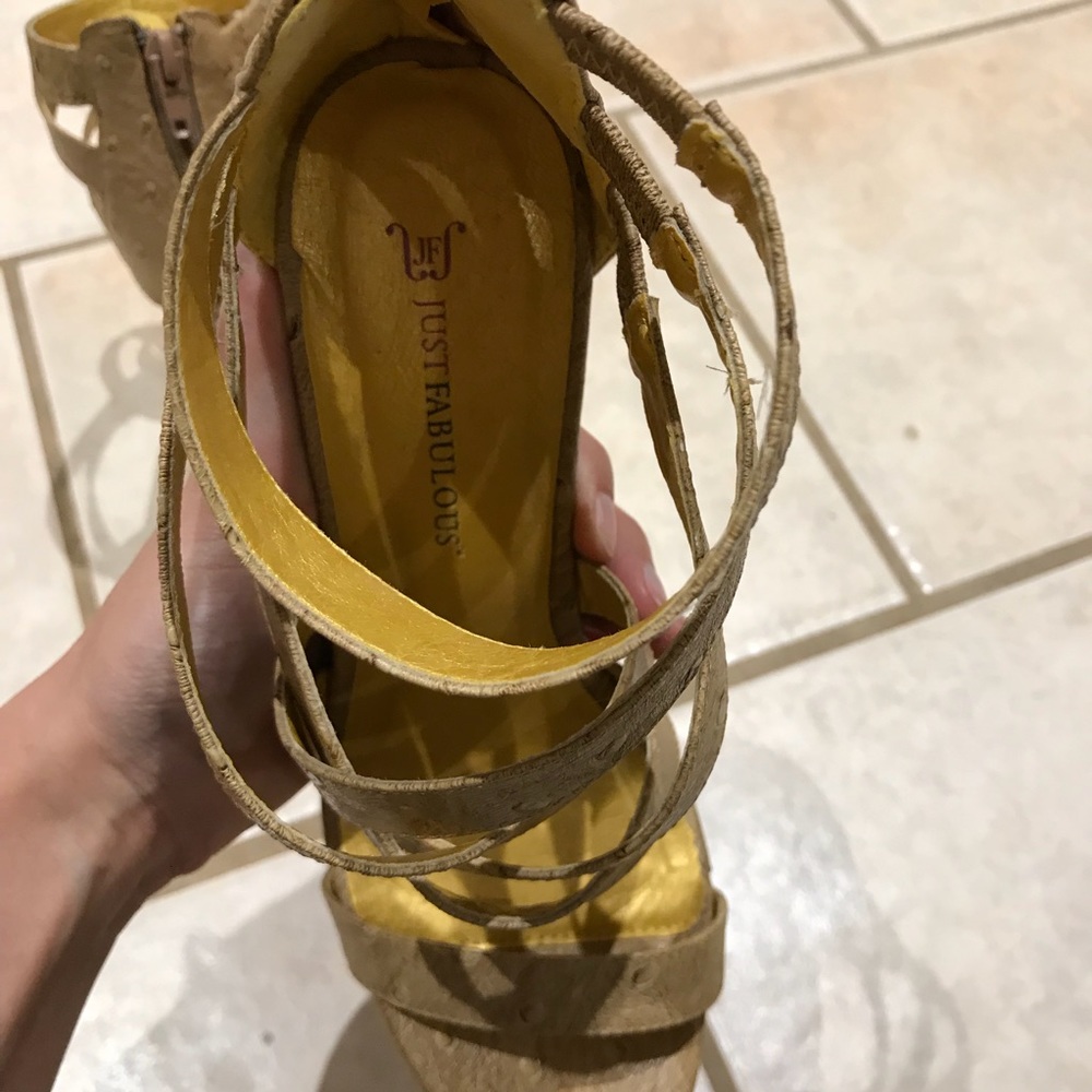 Cute strappy heels - Size 8 - Picture 5 of 5
